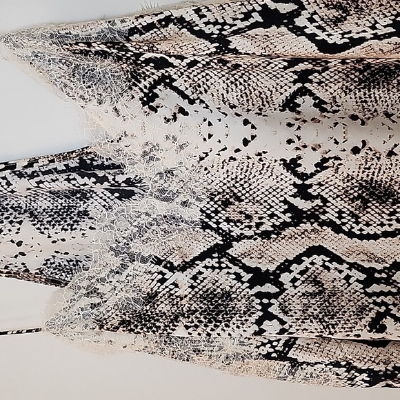 Cami NYC 100% Silk The  Racer Charmeuse Snake Tank Romantic Top  Going Out Sz M - Picture 10 of 16